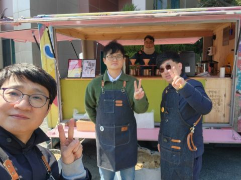 부산 고신대 지저스커피트럭 사역