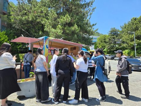 부산 고신대 지저스커피트럭 사역