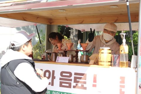 장석교회 도농 농산물 판매 지저스커피트럭 사역