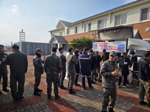 해군 제 3함대 사령부 장병들 커피트럭 섬김